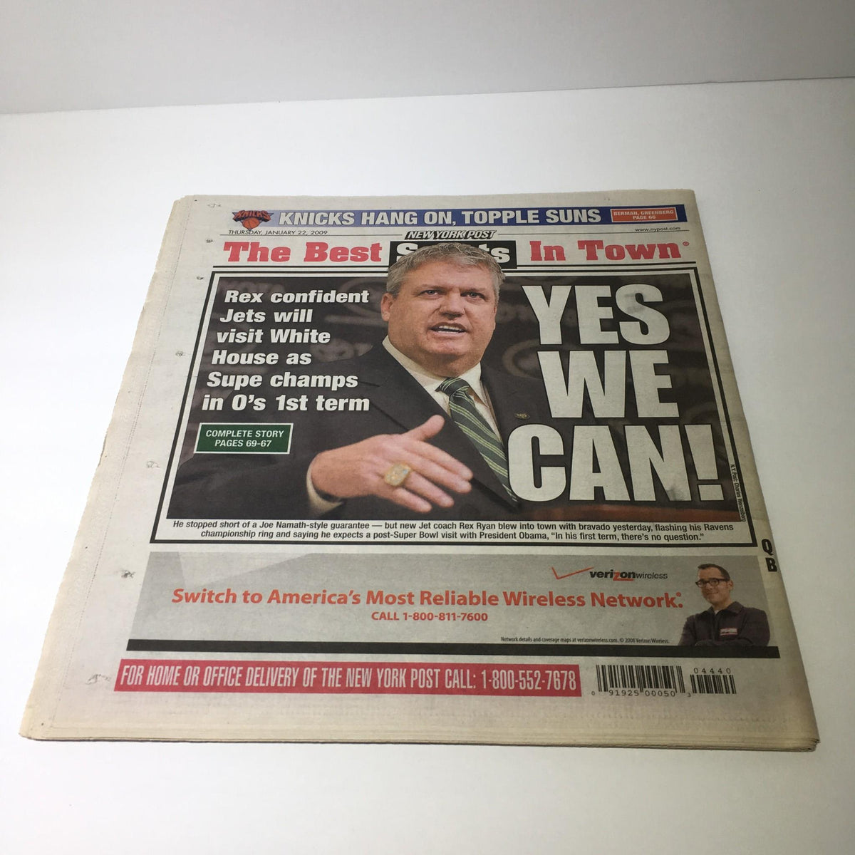 Back cover of the New York Post displaying the headline 'Yes We Can!' with a photo of a confident man, emphasizing sports news.