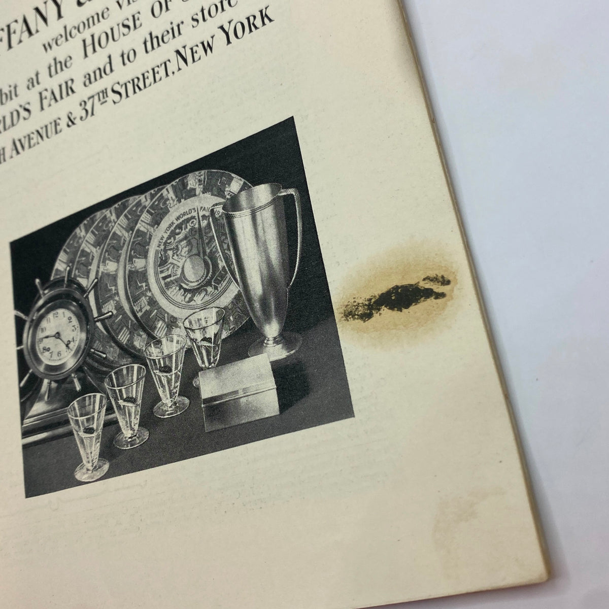 Close-up of the interior page of The New Yorker complete magazine from August 26, 1939, featuring a vintage advertisement with various glassware, a clock, and a silver trophy. Minor wear visible.