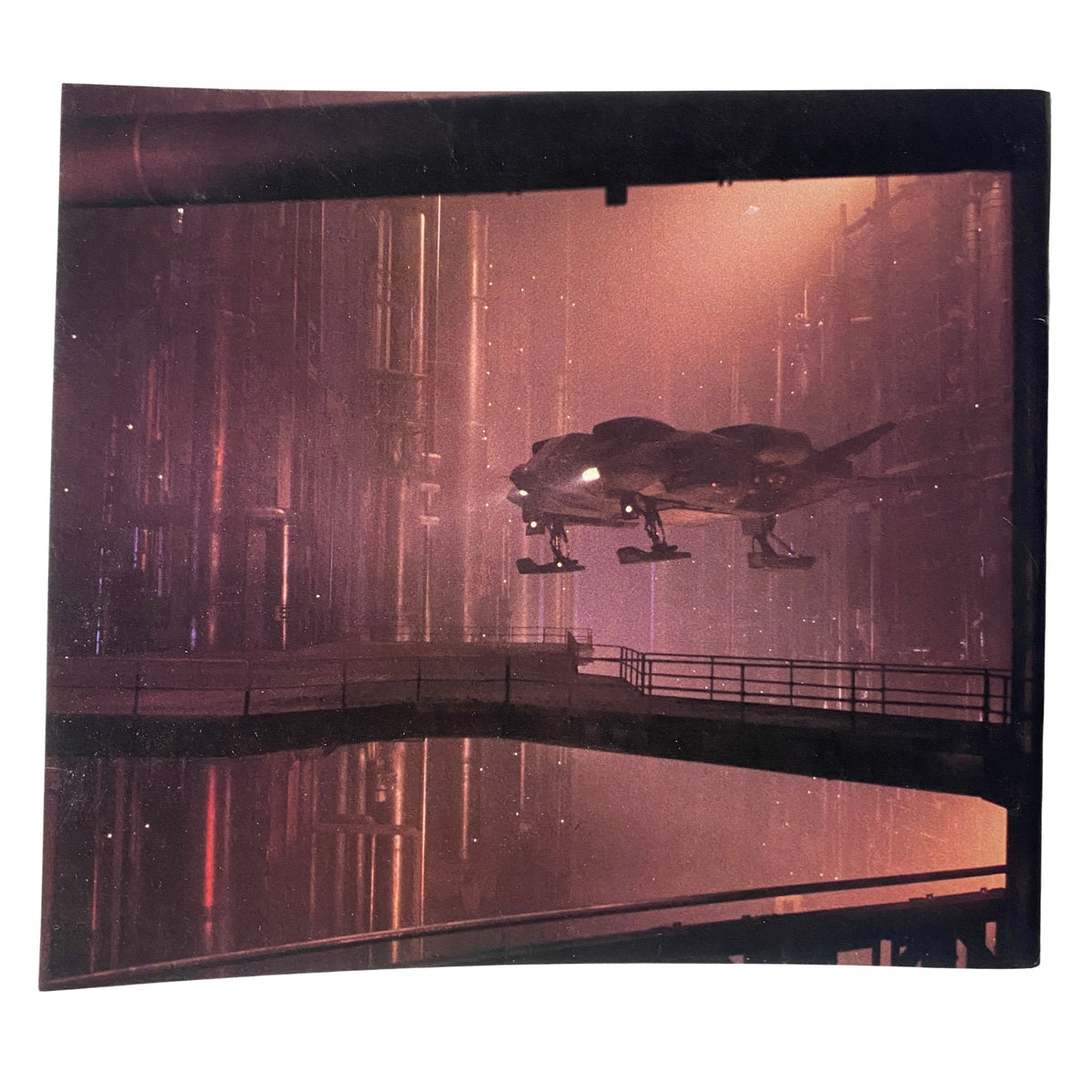 Back cover of Cinefex Magazine August 1986 No. 27, depicting a drop-ship landing in a striking sci-fi environment from the film Aliens.