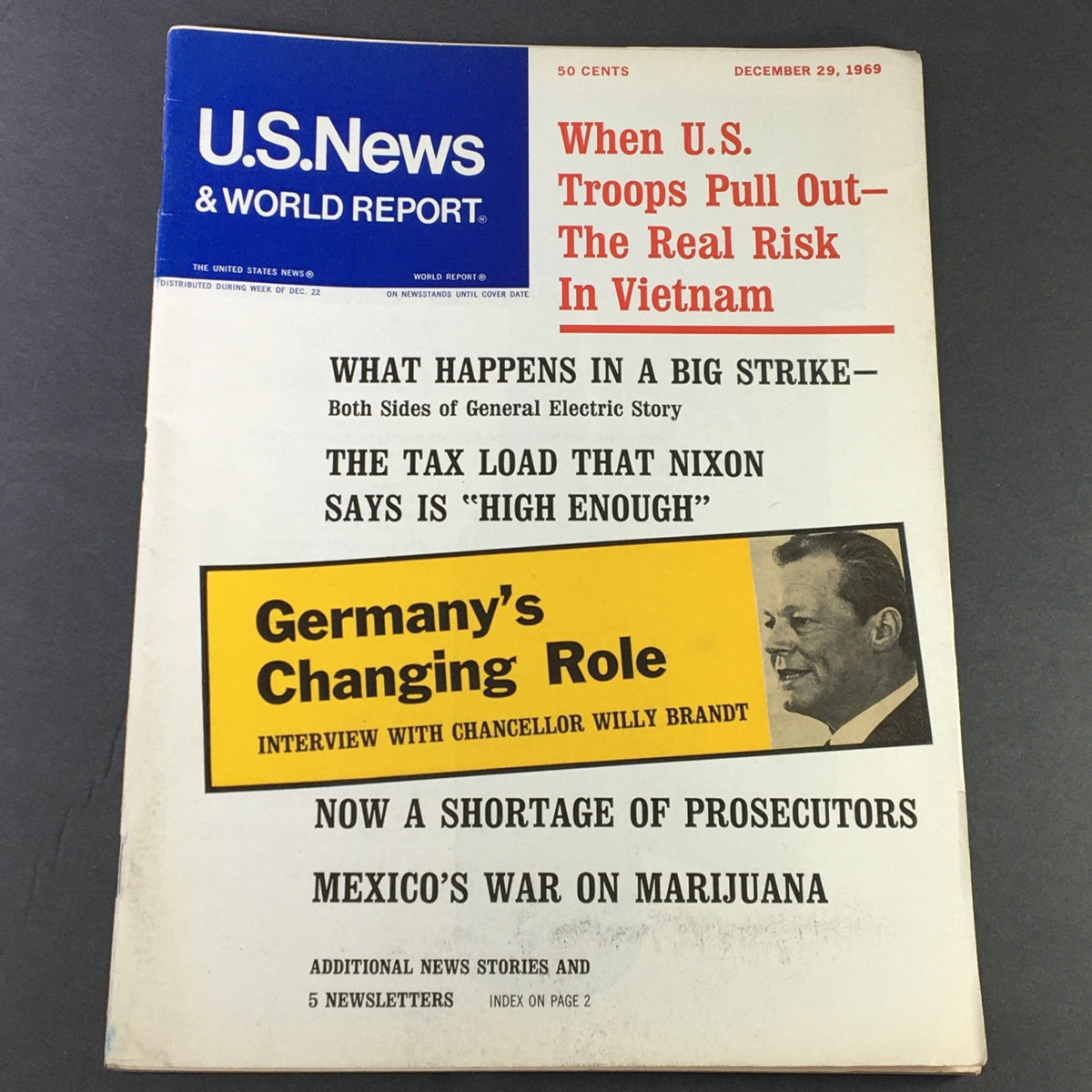 Cover of the VTG US News & World Report Magazine from December 29, 1969, featuring Chancellor Willy Brandt. The magazine highlights articles on U.S. troop withdrawal from Vietnam and Germany's changing role.