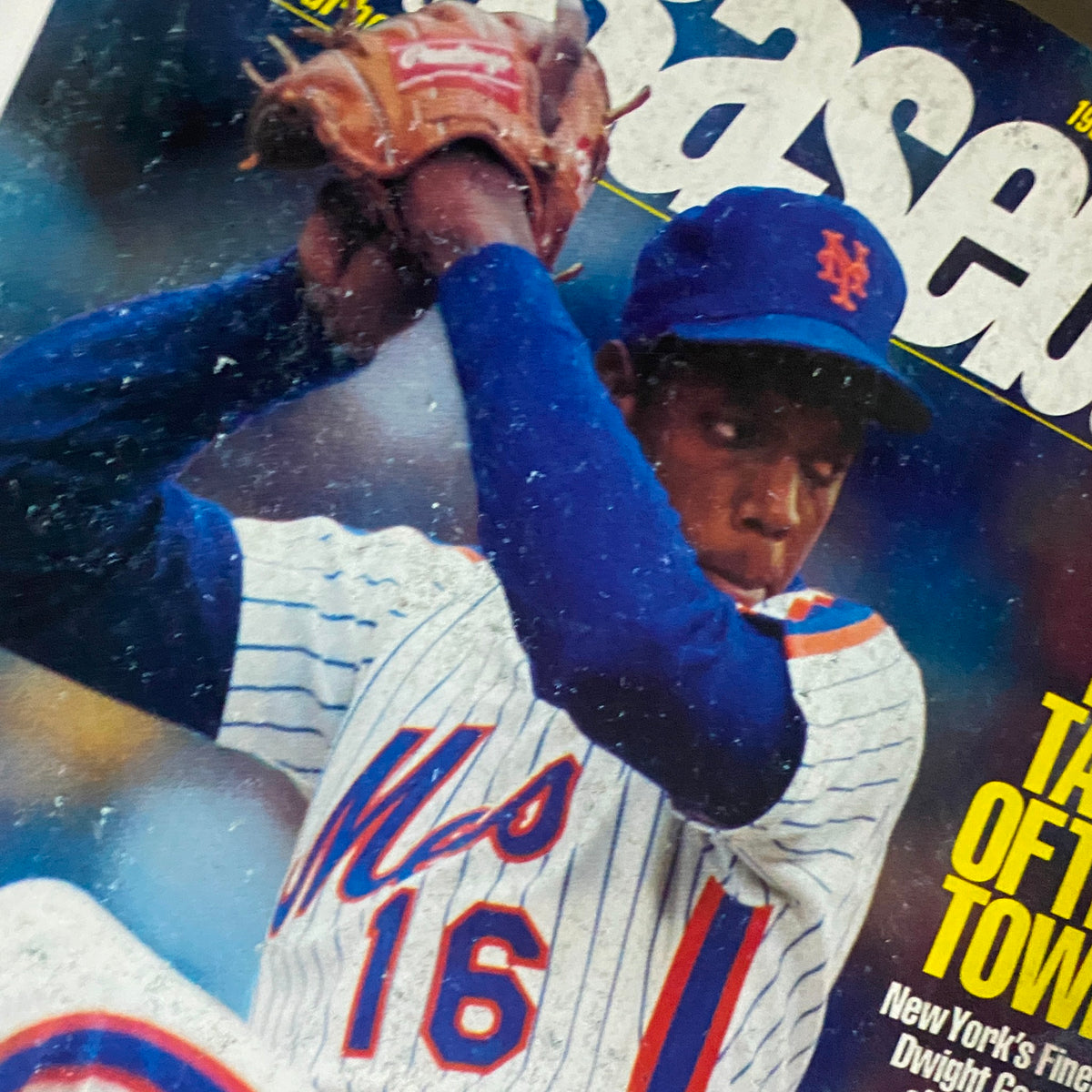 Cover image of Street & Smith's Baseball Official Yearbook 1986 featuring Dwight Gooden, showcasing him in a Mets uniform preparing to pitch.