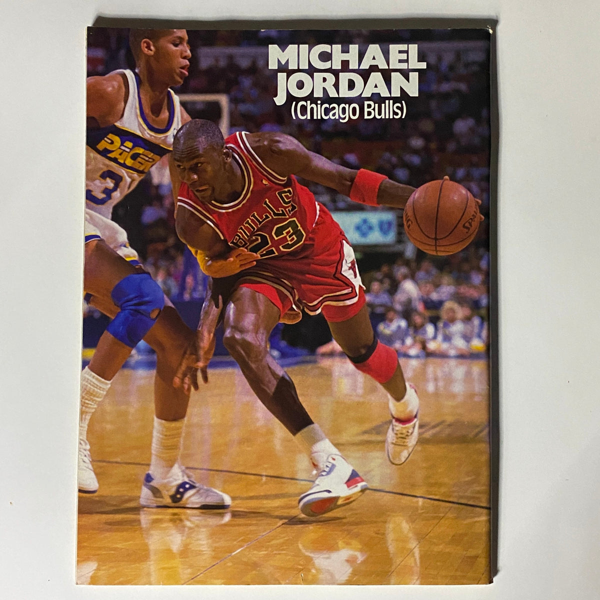 NBA Basketball Forecast Magazine 1989-1990 Magic Johnson No Label VG, featuring Michael Jordan of the Chicago Bulls during a game.