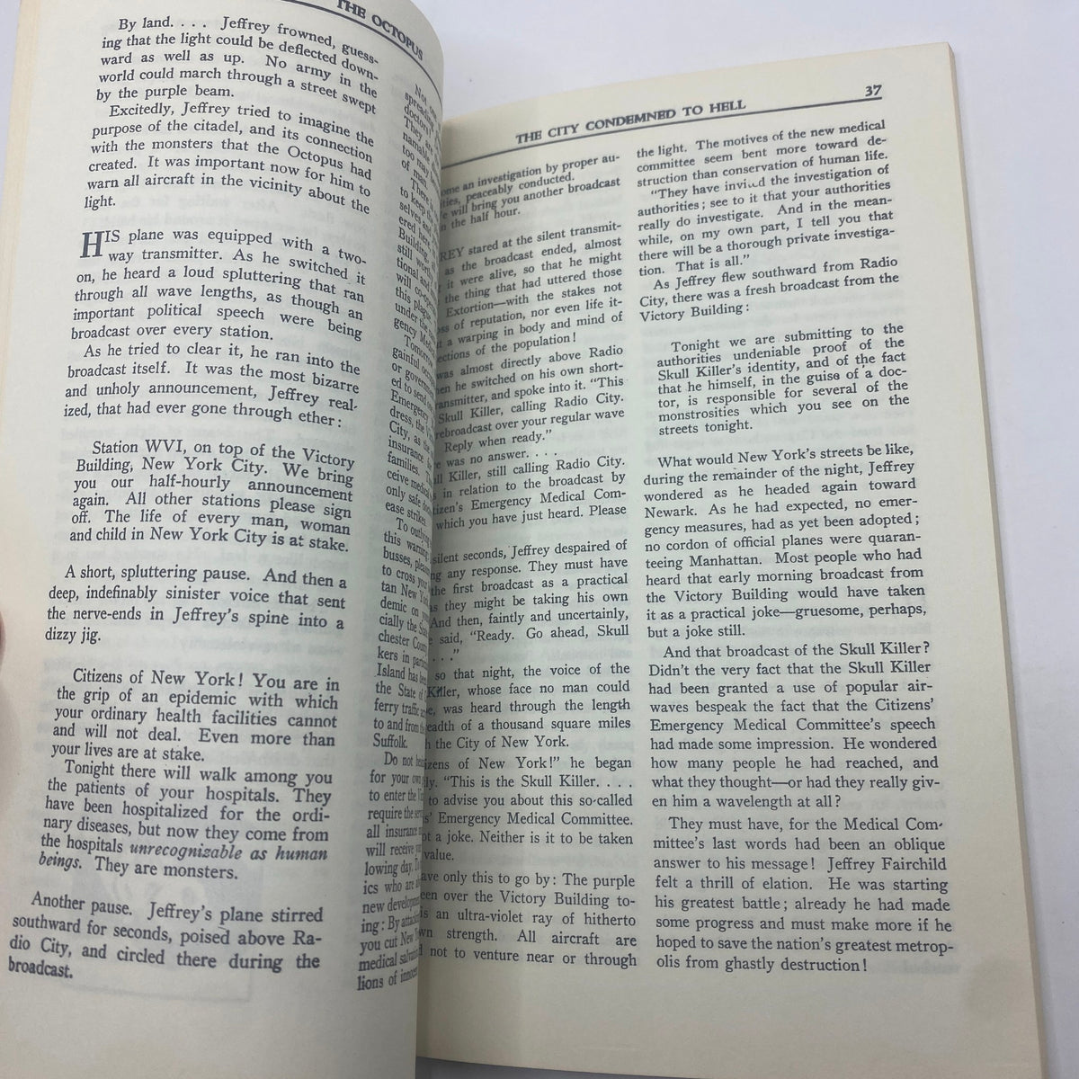 Interior page from VTG Octopus Magazine February 1939, titled 'The City Condemned to Hell', showcasing a narrative about a mysterious broadcast affecting New York City.