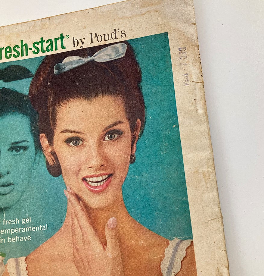 Another advertisement page from VTG Motion Picture Magazine January 1965 Vol 54 #648 showcasing Fresh Start by Pond's, featuring a model smiling and presenting the product.