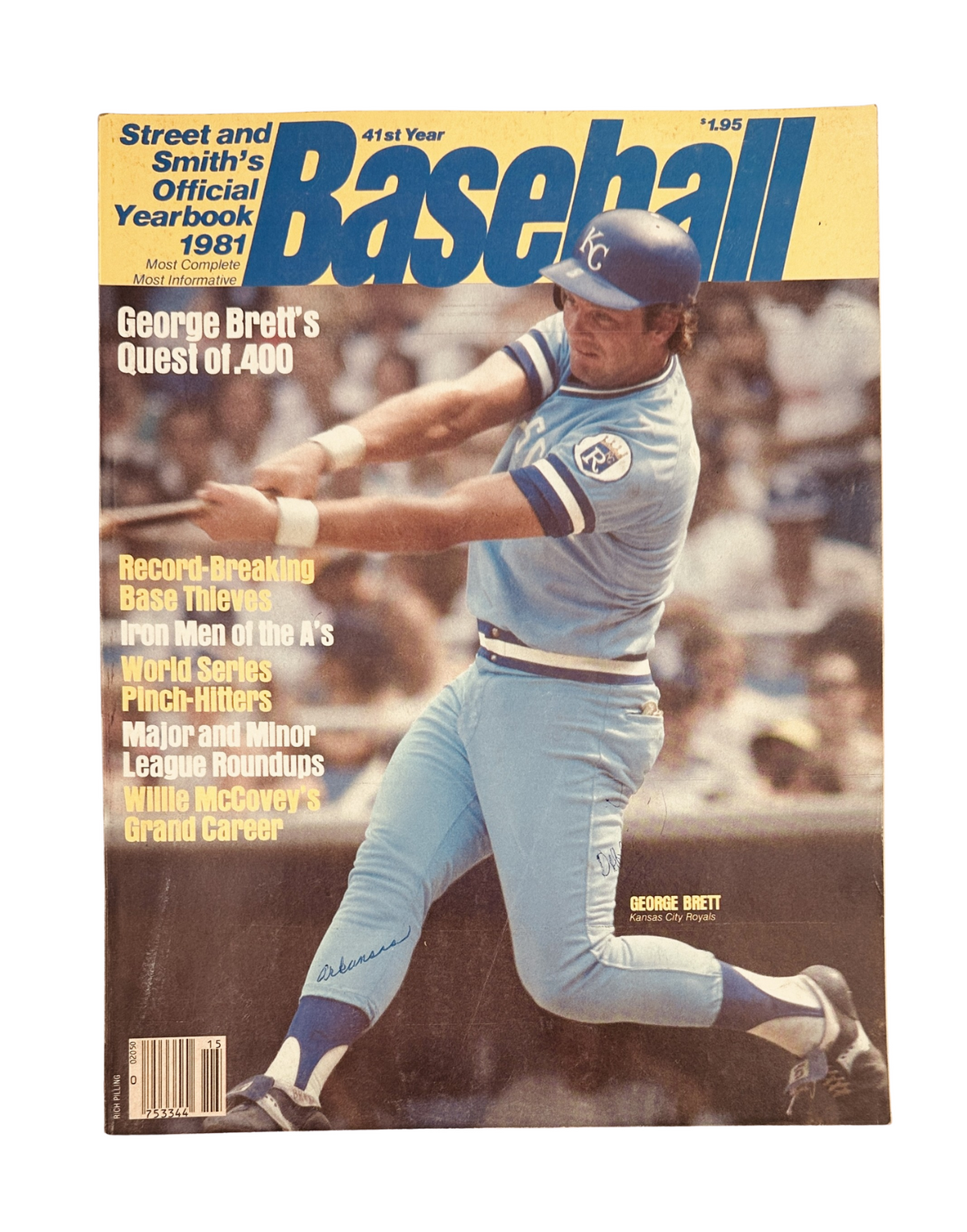 Front cover of Street and Smith’s Baseball Magazine 1981 Yearbook featuring George Brett of the Kansas City Royals, highlighting his quest for a .400 batting average.