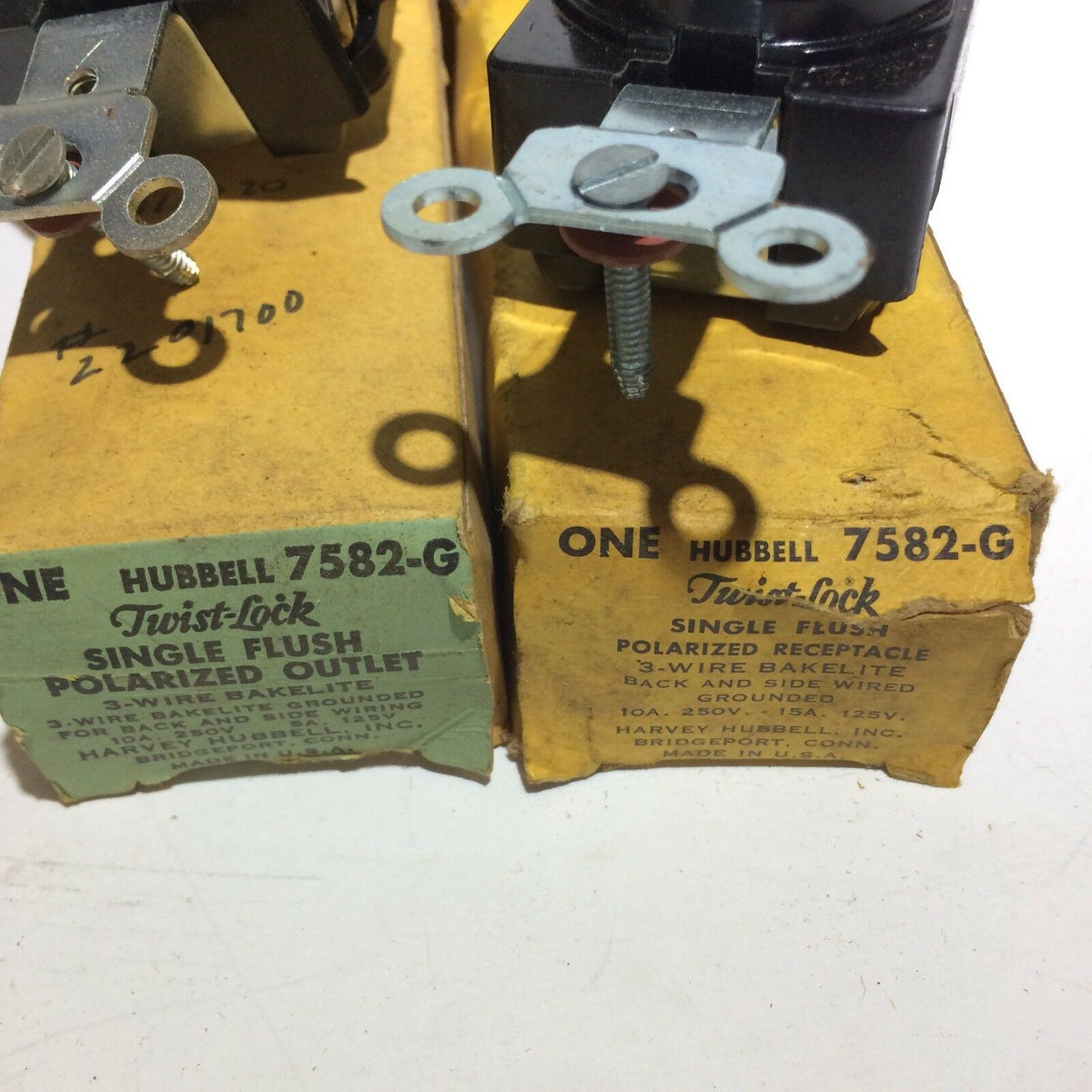 Lot of 4 HUBBELL 7582G FLUSH SINGLE RECEPTACLE  polarized