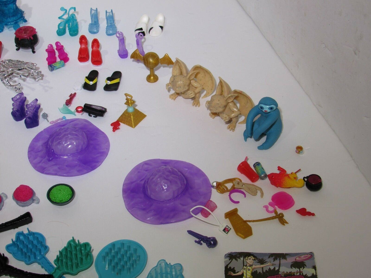 Monster High Huge Lot 46 Dolls + accessories EXTRA outfits, shoes, Horse & Case