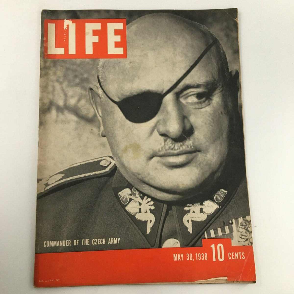 Cover of VTG Life Magazine dated May 30, 1938 featuring the Commander of the Czech Army, showcasing captivating historical imagery.