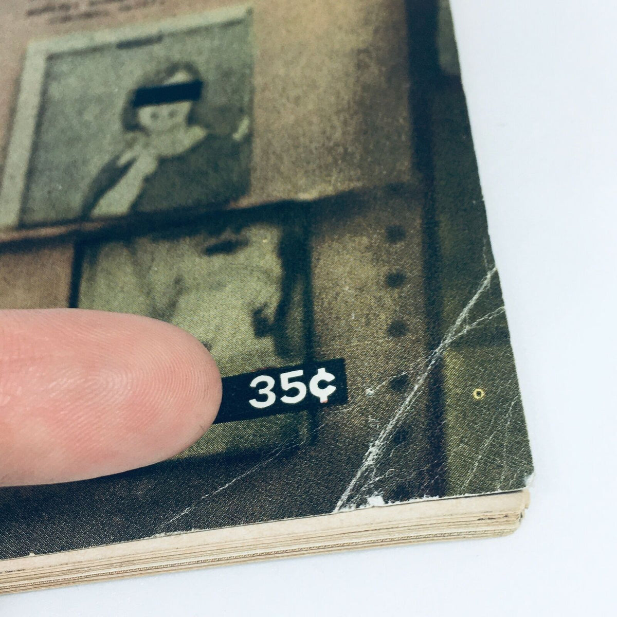 Detail of the VTG Life Magazine from November 3, 1967, showcasing a price tag of 35 cents on the cover, related to the story 'Pictures of the Runaway Kids Unmasked.'