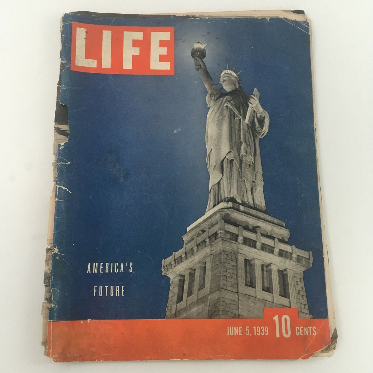 Cover of VTG Life Magazine from June 5, 1939, featuring the Statue of Liberty under the title 'LIFE' with a blue background, showcasing America's future.