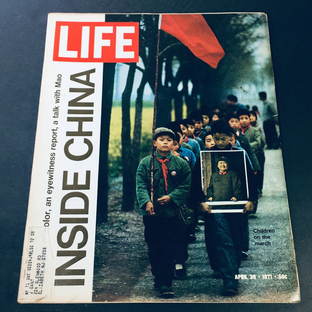 VTG Life Magazine April 30 1971 cover featuring a group of children marching in China with an inset photo of Mao Zedong, titled 'Children on the March Inside China'.