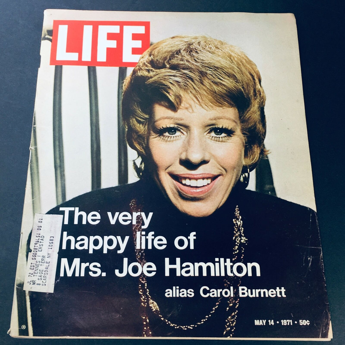 Cover of VTG Life Magazine from May 14, 1971 featuring Mrs. Joe Hamilton alias Carol Burnett, showcasing a smiling portrait with bold text and a sticker label.