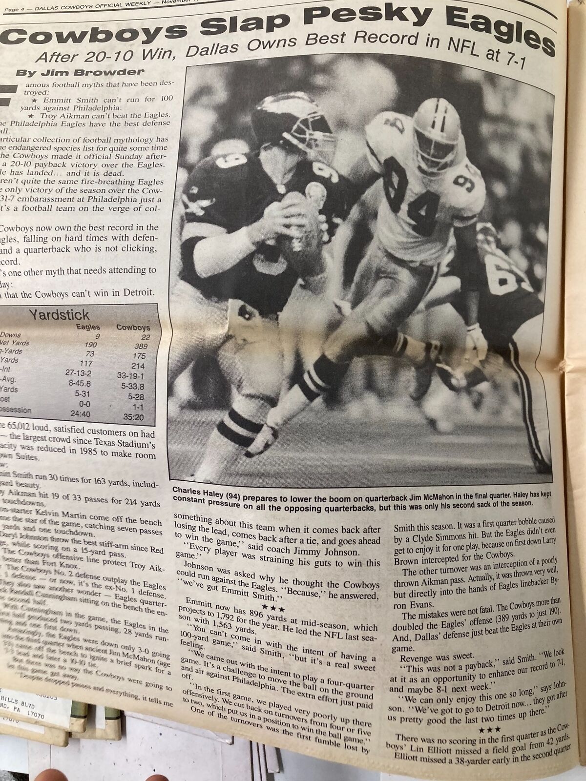 Dallas Cowboys Weekly Newspaper November 7 1992 Vol 18 #21 featuring an article titled 'Cowboys Slap Pesky Eagles' with quarterback action and statistics from the game.