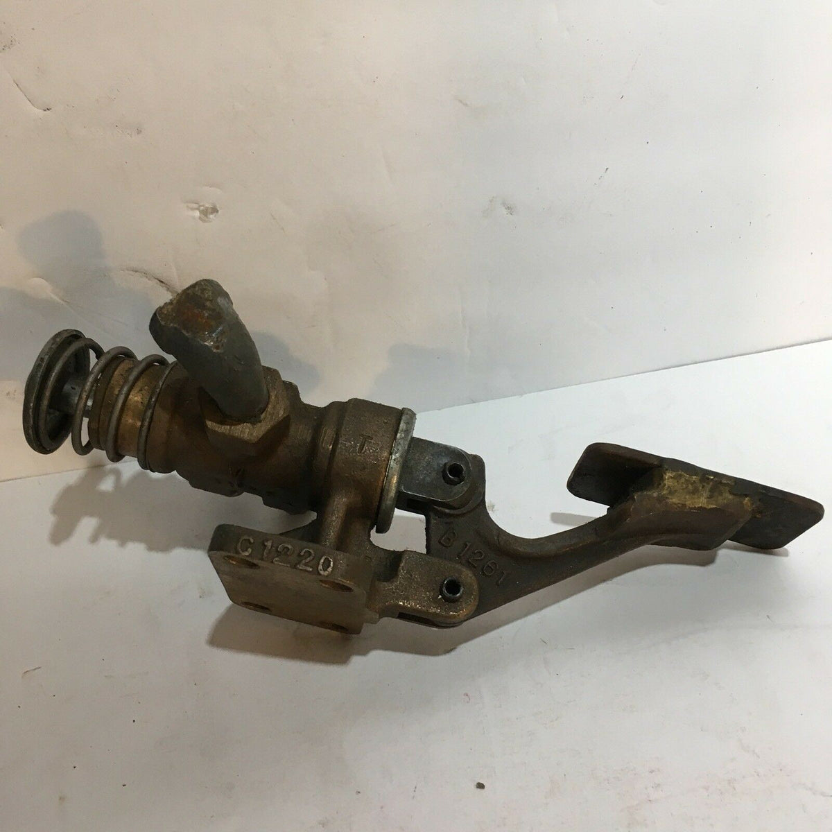NEW BELLOWS VALVAIR MANUAL VALVE 15-24-50A c1220 b1261 showing a detailed view of the valve assembly with spring and actuator arm.