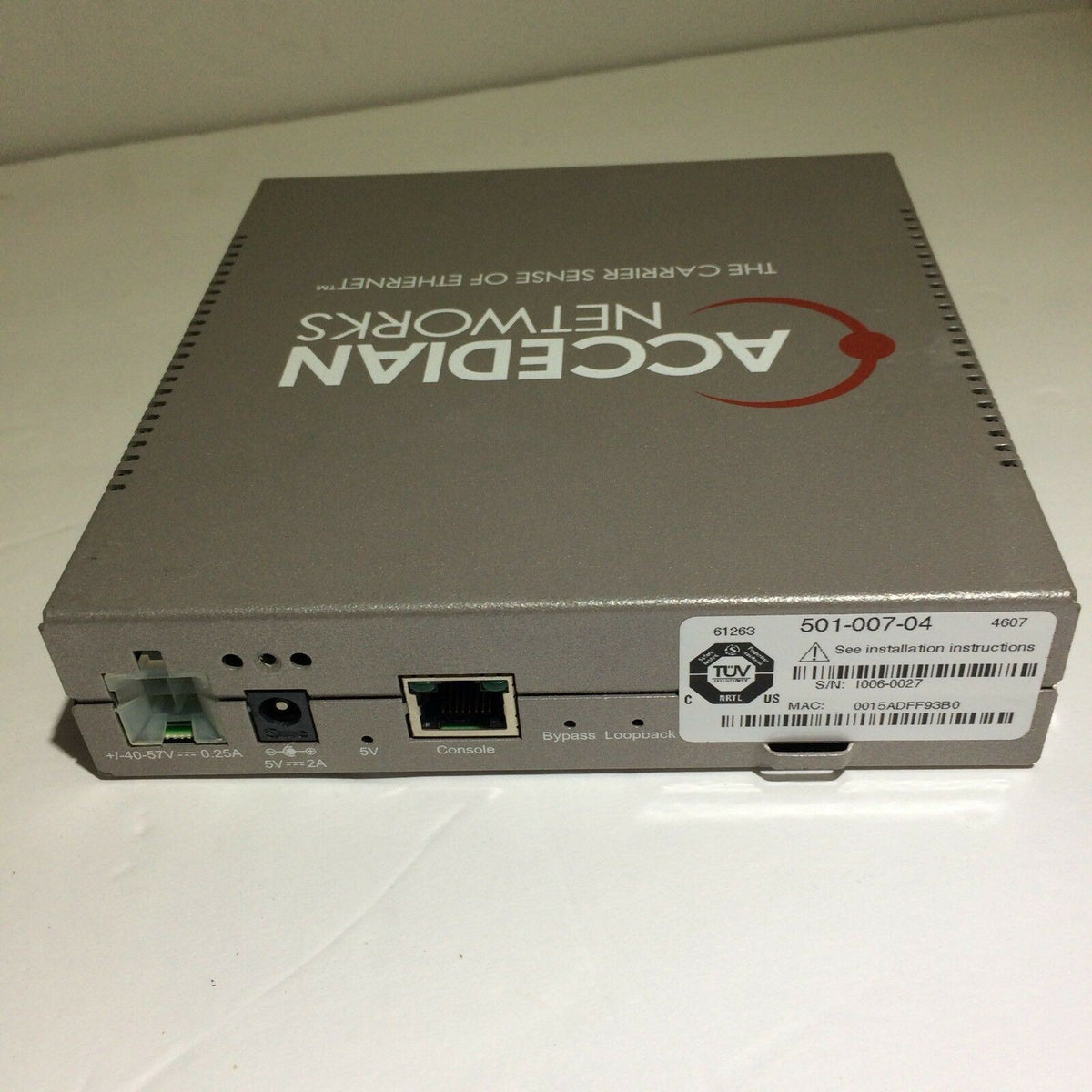 ACCEDIAN NETWORKS AEN-100-OE-Ethernid device front view, highlighting ports and console features. Designed for effective network management.