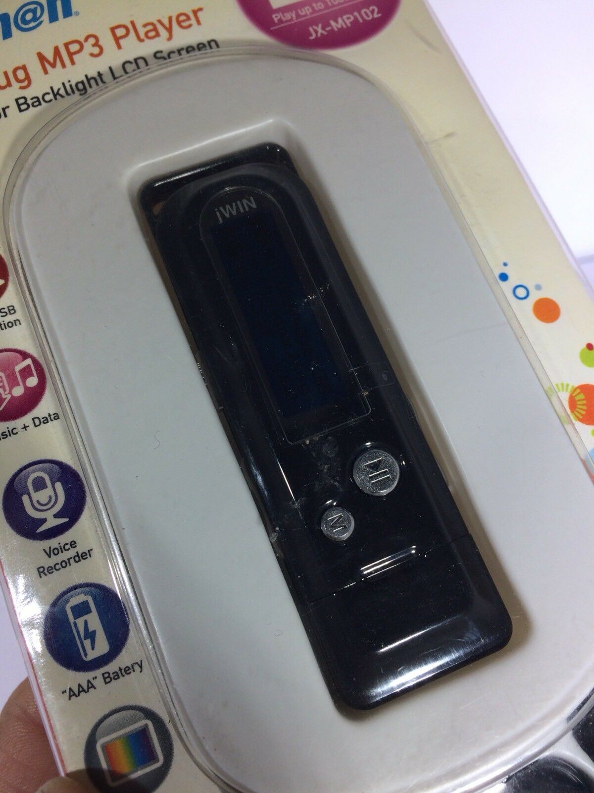 Jukeman USB Plug MP3 Player with 7 Color Backlight LCD Screen 2 GB JWIN JX-MP102