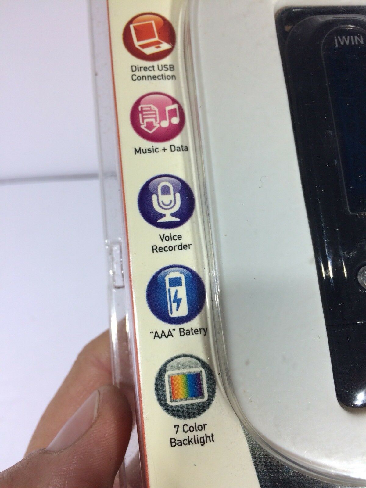 Jukeman USB Plug MP3 Player with 7 Color Backlight LCD Screen 2 GB JWIN JX-MP102