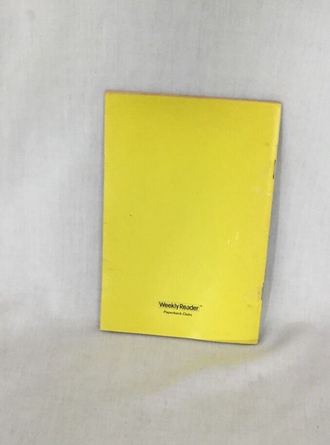 Back cover of the VTG 1980 'Popeye and the Haunted House' paperback book in yellow, from Weekly Reader.