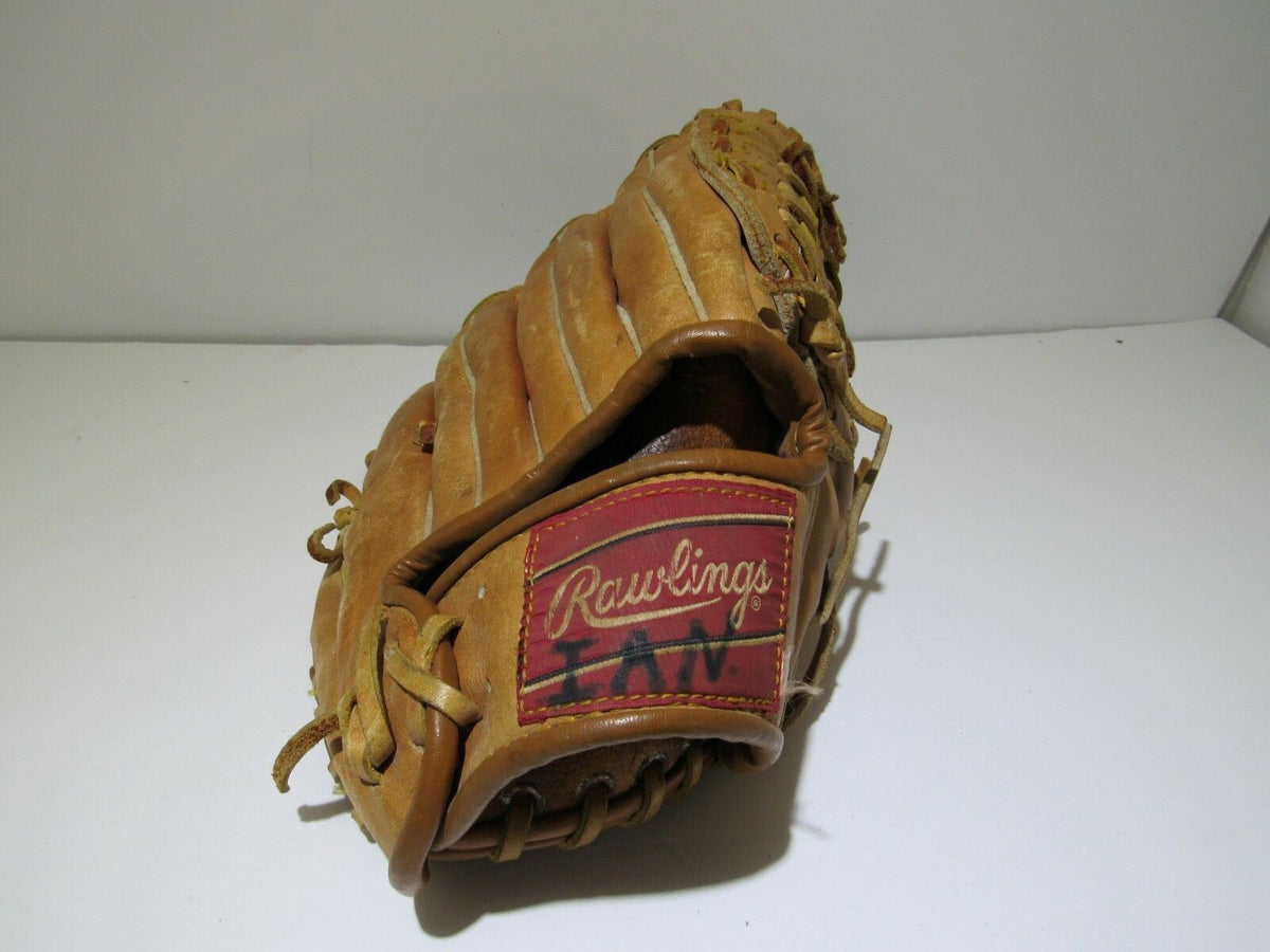 Vintage Rawlings Reggie Jackson Baseball Glove 8435 Ball Mitt side view showcasing the Rawlings logo and deep pocket design.