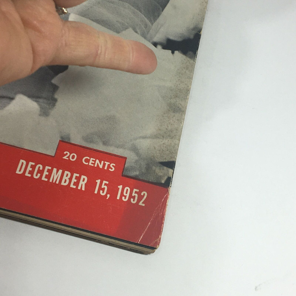 Close-up view of the bottom of the VTG Life Magazine December 15, 1952 showing details on publication date and price.