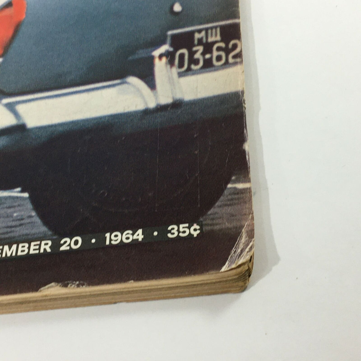 Detail view of the VTG Life Magazine November 20, 1964, showing the corner with publication date and price, highlighting its vintage quality and collectible nature.