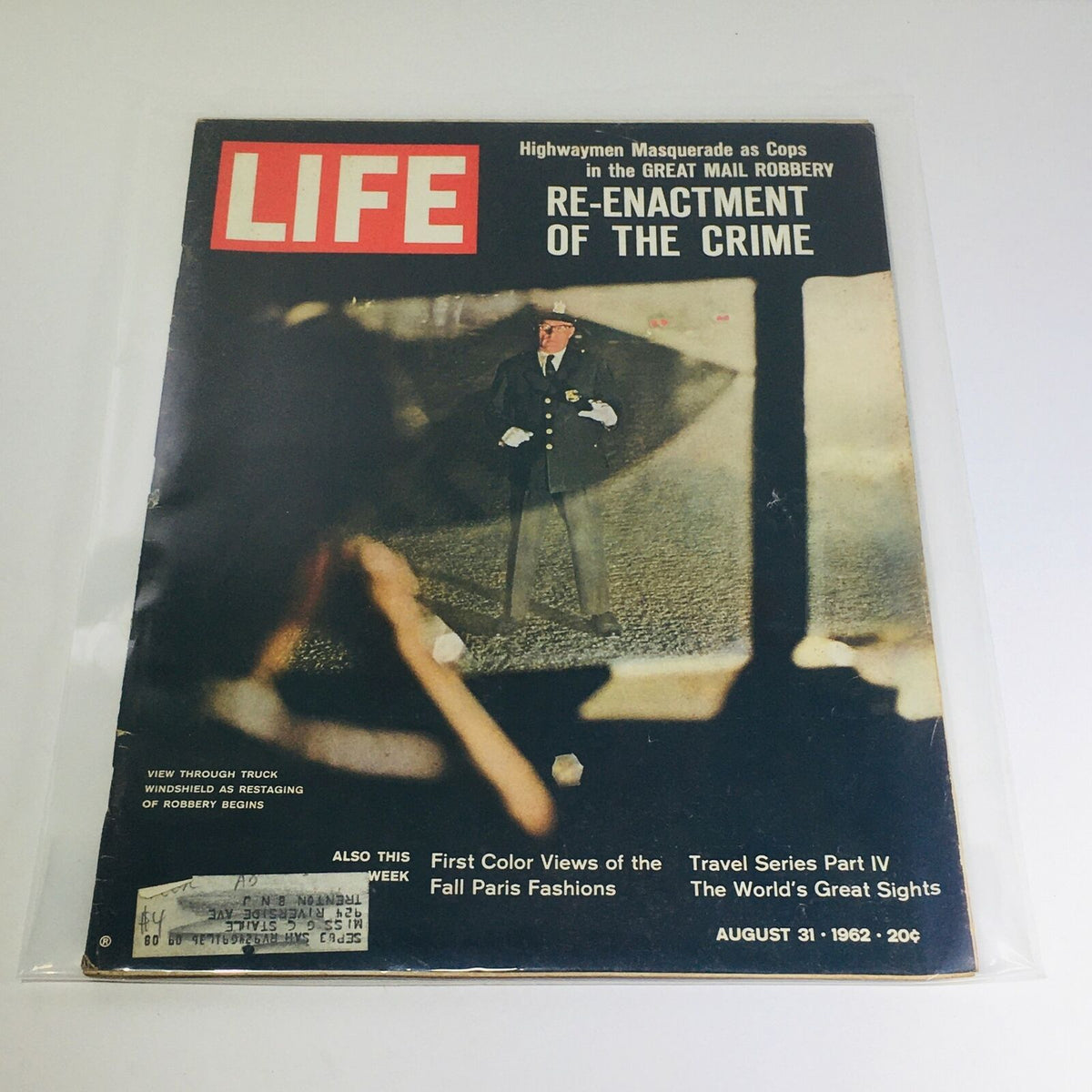 Vintage Life Magazine cover from August 31, 1962, featuring the title 'Travel Series Part IV: The World's Great Sights' along with a story on the Great Mail Robbery reenactment. The cover also showcases early 1960s photography and design, making it a collectible piece for enthusiasts.