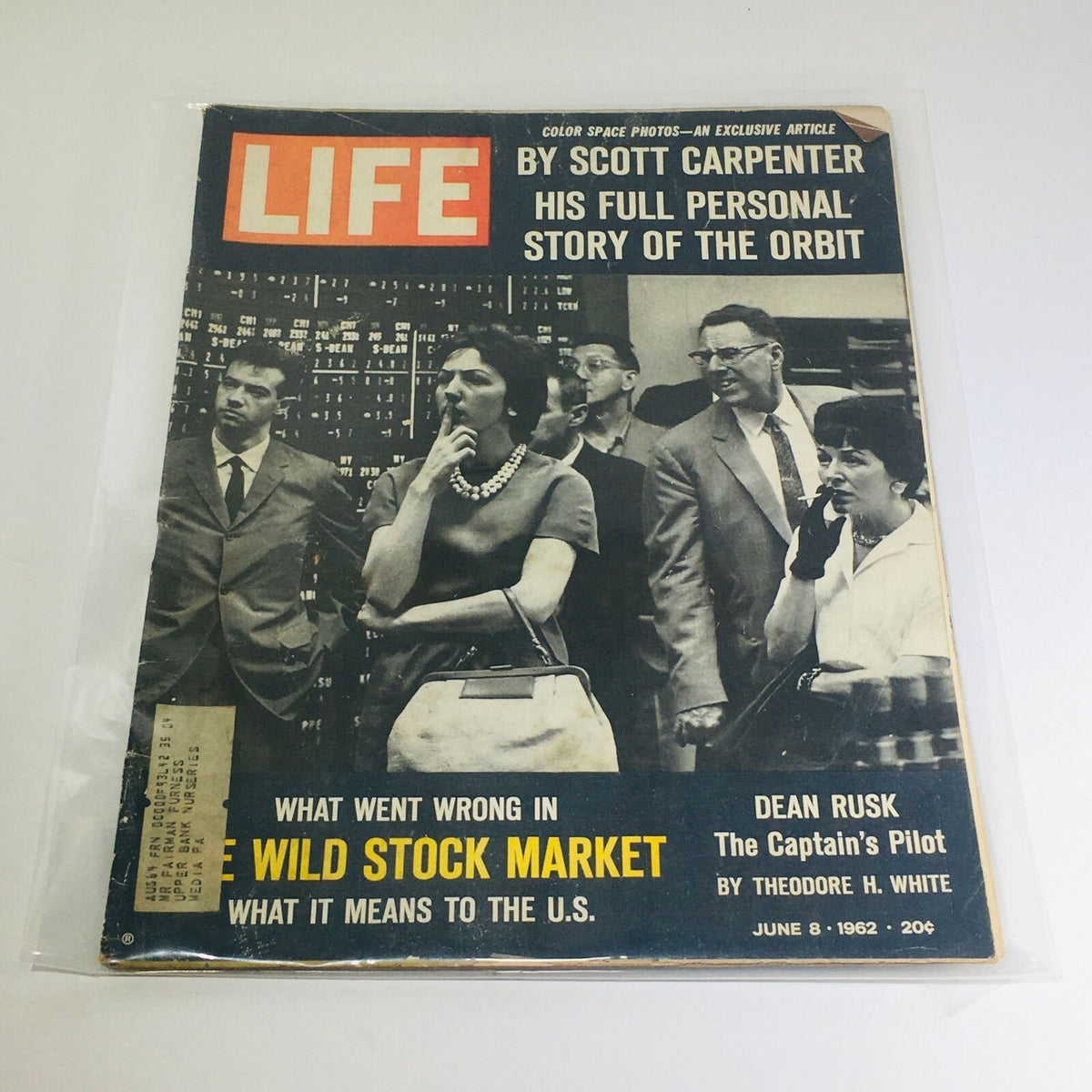 Cover of VTG Life Magazine from June 8, 1962, featuring the headline 'The Wild Stock Market' with images of people observing stock market trends.
