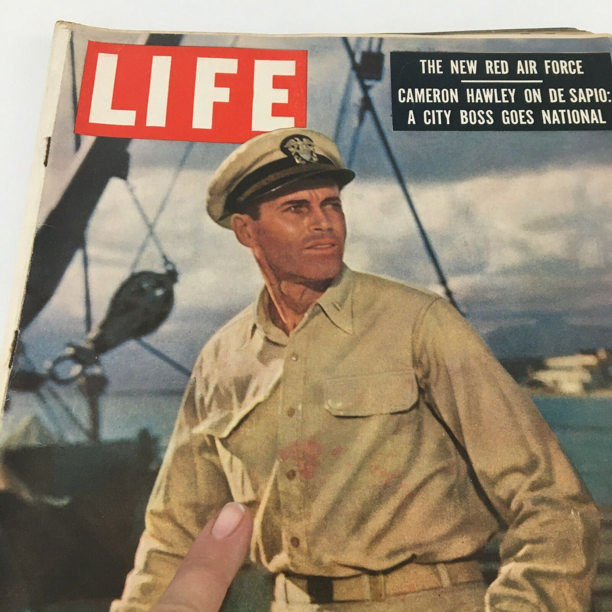 Detail of the cover of the VTG Life Magazine June 6, 1955, highlighting Henry Fonda as 'Mr. Roberts,' emphasizing the vintage aesthetic and memorable portrayal in cinema.
