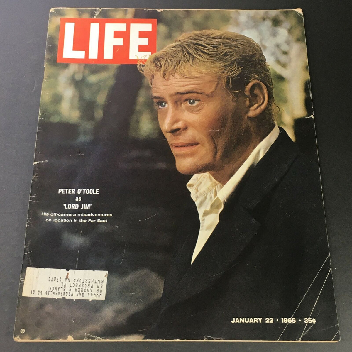 VTG Life Magazine January 22 1965 featuring Peter O'Toole as Lord Jim on the cover, showcasing his intense expression against a nature backdrop.