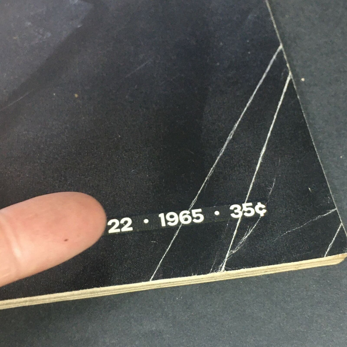 Close-up detail of the publication date and price on the VTG Life Magazine January 22 1965, displaying '22 1965 35¢' for historical reference.
