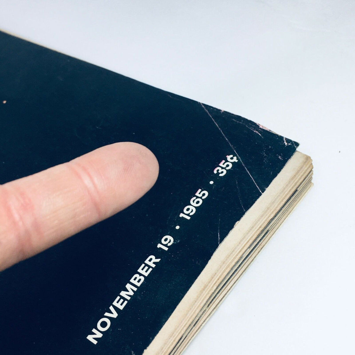 Side view of the VTG Life Magazine from November 19, 1965, showcasing the publication date and price.