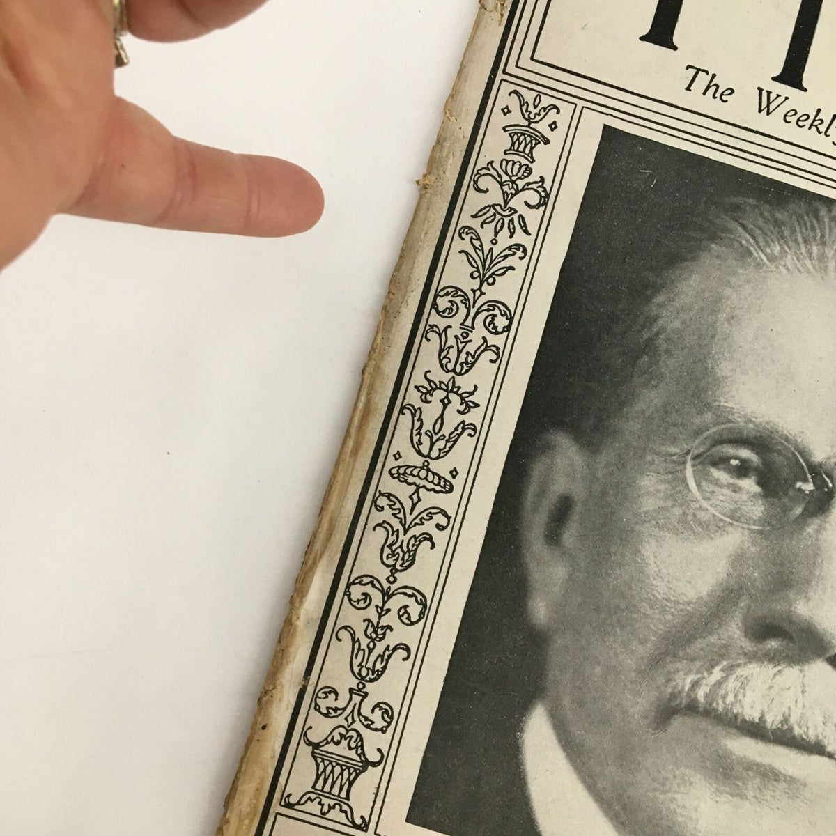 Detailed image of the spine and decorative elements of the VTG Time Magazine February 1 1926, highlighting the historical significance and design features.