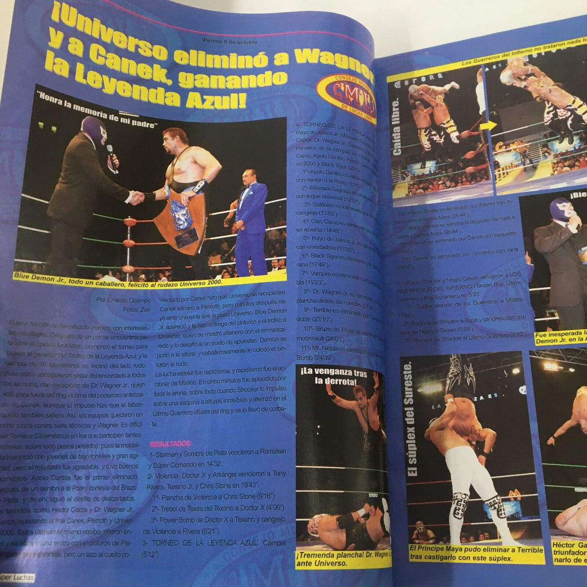 Interior page of Super Luchas Magazine October 2004 displaying action shots and event highlights including Blue Demon vs. Canek.