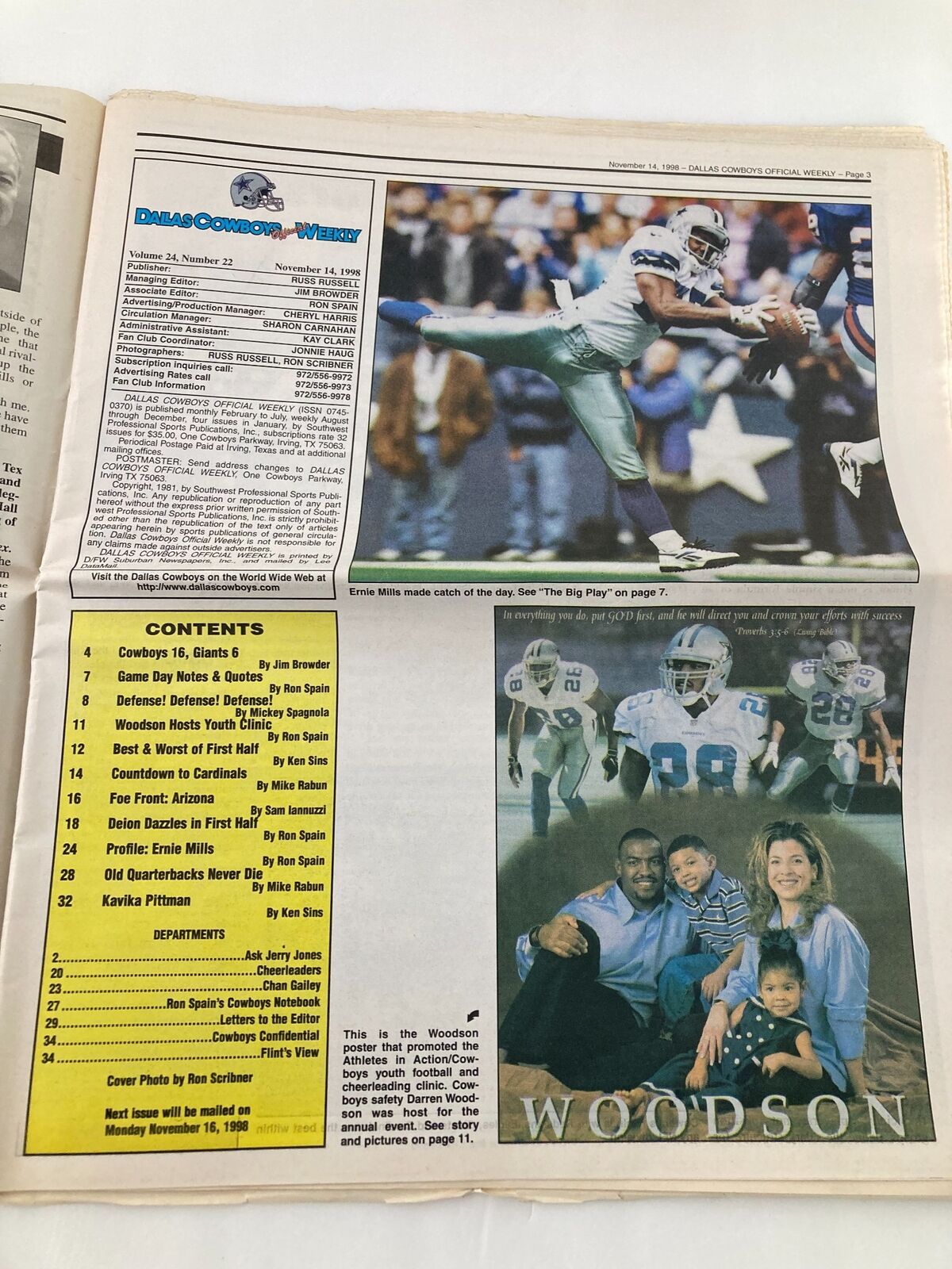 Interior of the Dallas Cowboys Weekly Newspaper November 14 1998 Vol 24 #22, featuring details about the game and player statistics. Includes a photograph of Emmitt Smith making a catch, along with family photos and additional game insights.