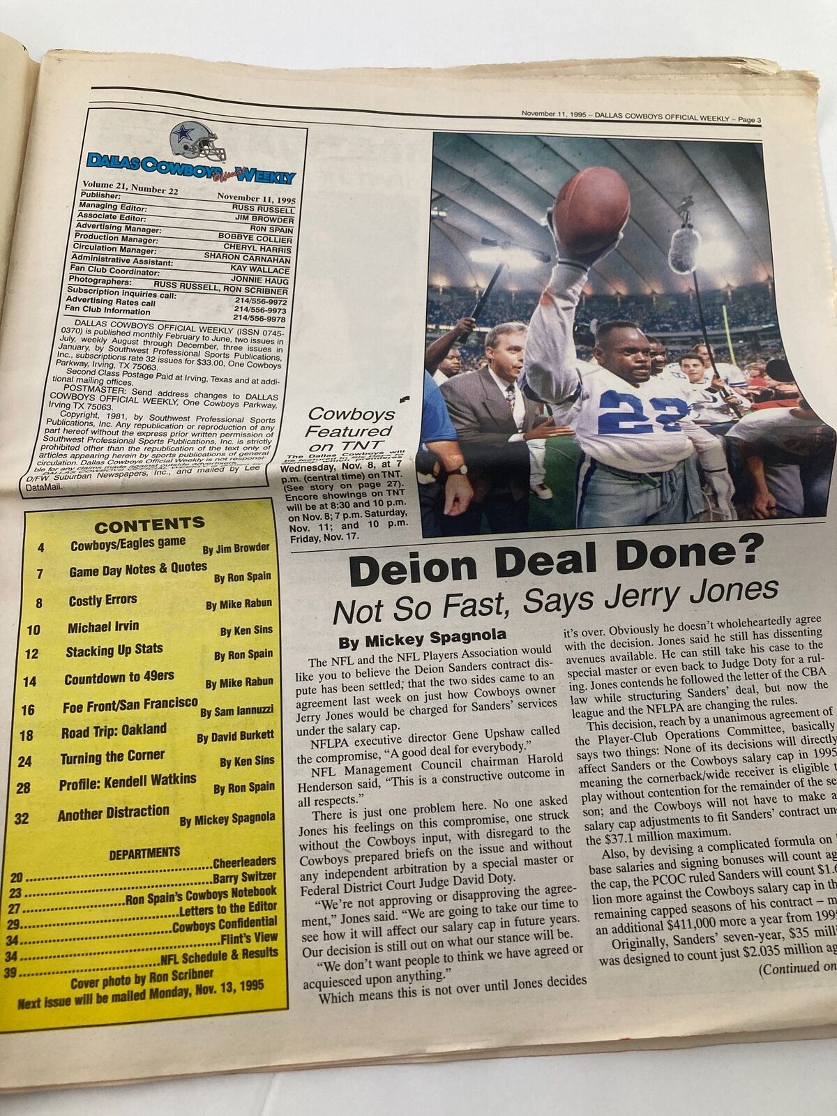 Page from the Dallas Cowboys Weekly Newspaper November 11, 1995, Vol 21 #22, featuring player statistics and game highlights.