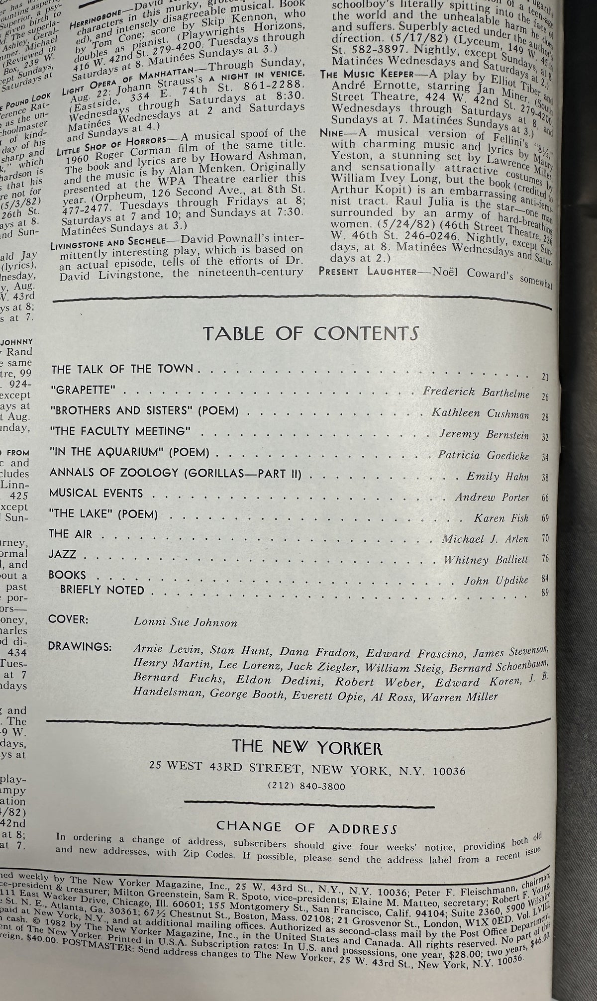 The New Yorker Magazine August 16, 1982 Beach Umbrella Towels Lonni Sue Johnson Cover VG, showing the printed table of contents and contributor listings.