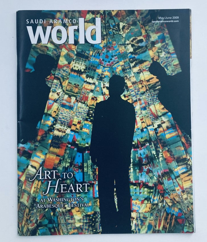 Cover of Saudi Aramco World Magazine May 2009 featuring the title 'Art To Heart' and artwork from Washington's 'Arabesque' Festival.