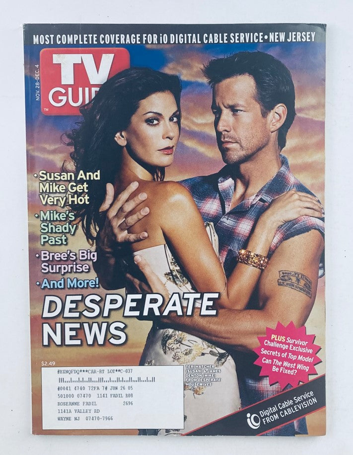 Cover of TV Guide Magazine November 28, 2004 #2696 featuring Teri Hatcher and James Denton, showcasing vintage television culture and star power.