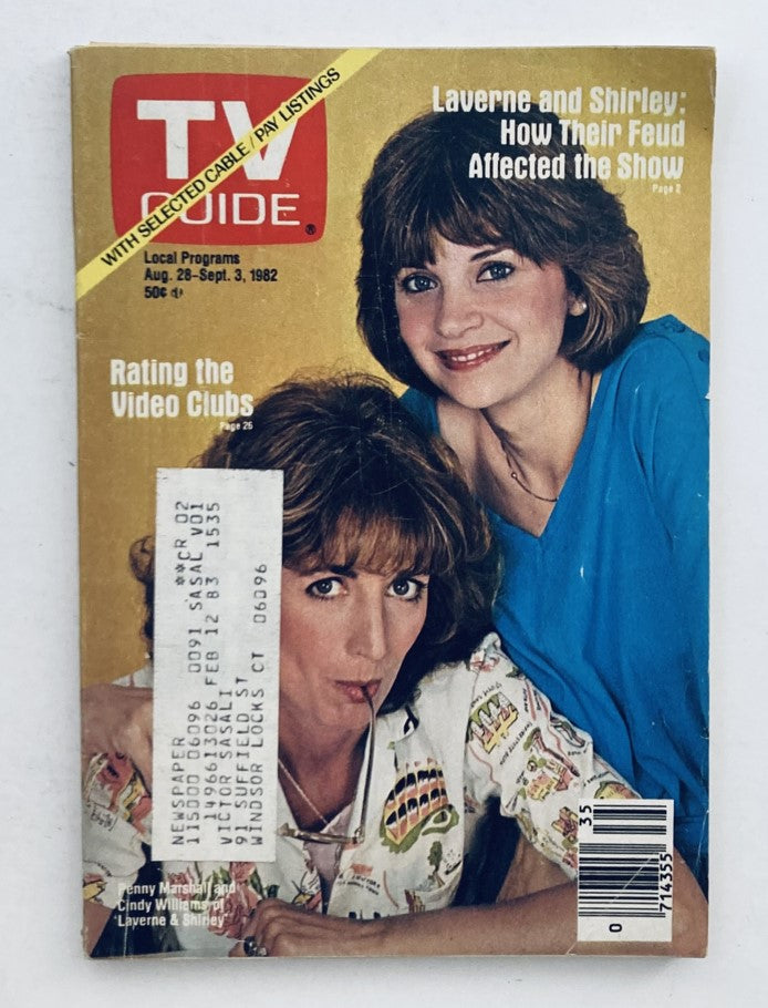 Cover of TV Guide Magazine August 28 1982 featuring Penny Marshall and Cindy Williams from Laverne & Shirley. The magazine discusses their feud and how it affected the show.