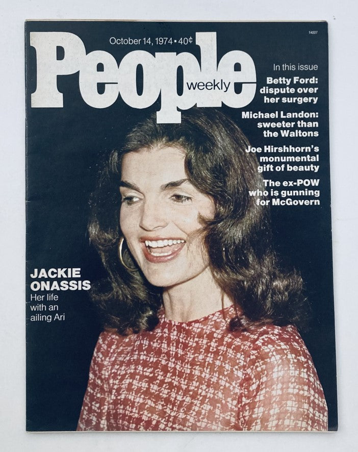 Vintage People Weekly Magazine cover from October 14, 1974, featuring Jackie Onassis, highlighting her life and personal stories.