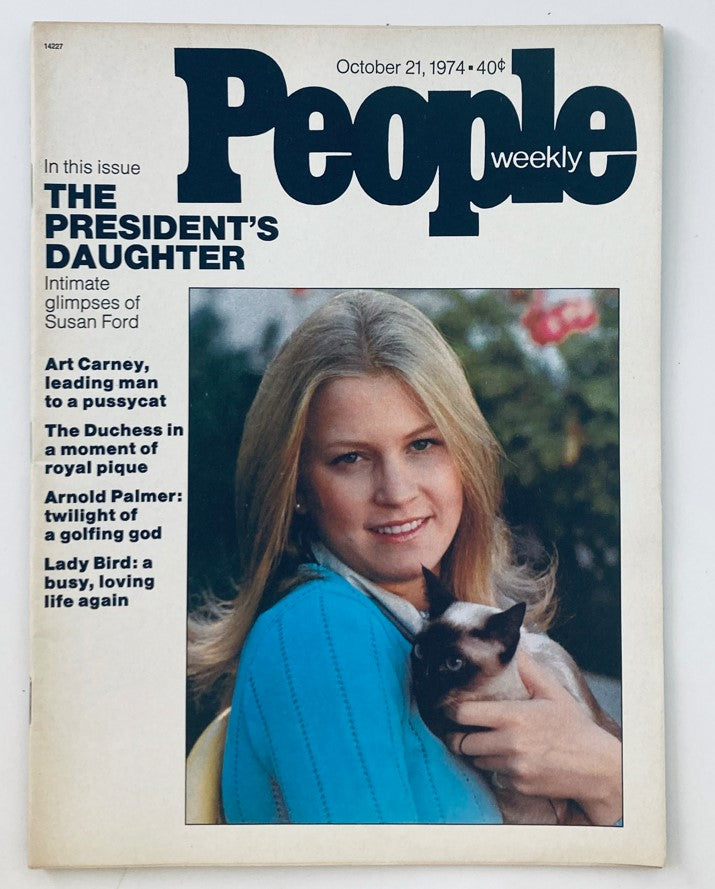 Cover of the People Weekly Magazine dated October 21, 1974, Volume 2, Number 17 featuring Susan Ford, highlighting the article 'The President's Daughter' and other notable stories from the era.