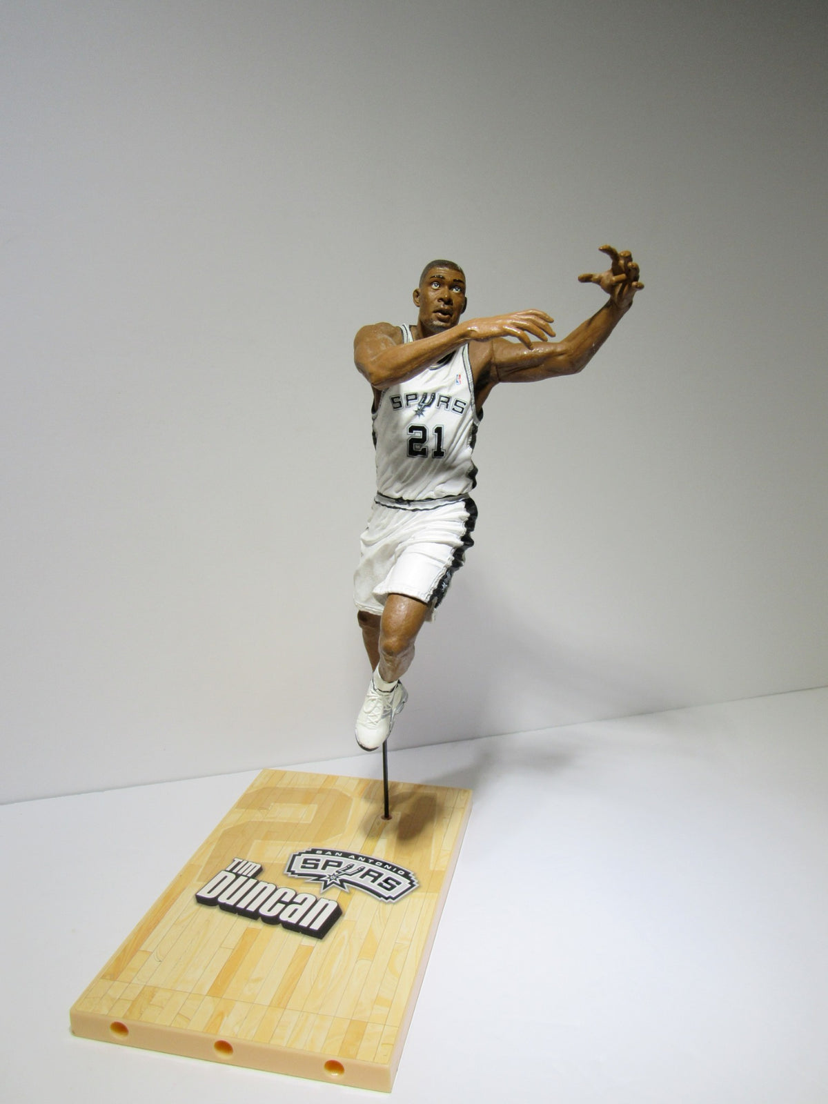 McFarlane NBA Series 6 Loose Figure: Tim Duncan in action pose, showcasing detail on jersey and base.