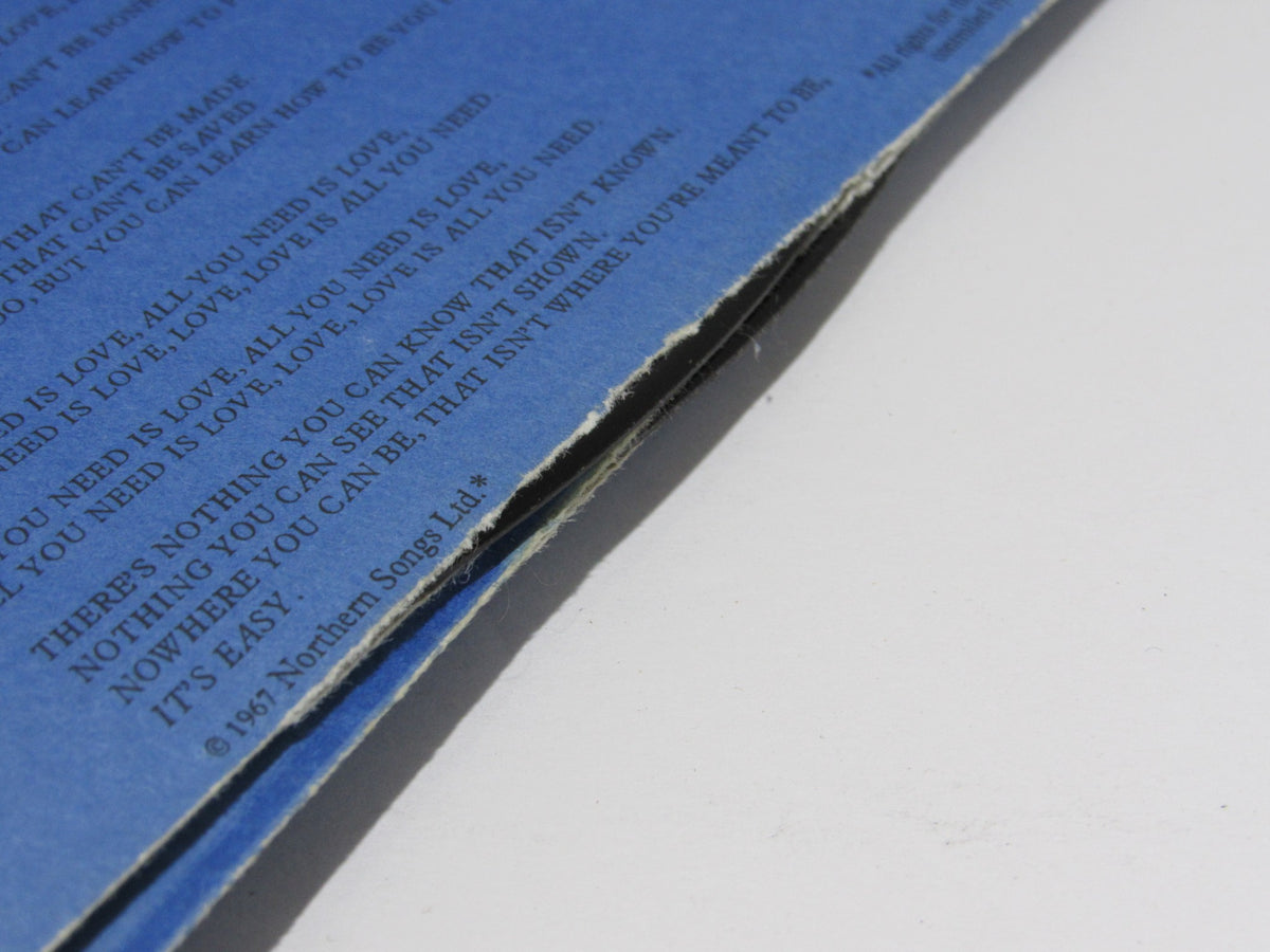 Close-up of the edge of The Beatles 1967-1970 Gatefold Sleeve 2X LP SKBO 3404, highlighting minor wear and texture.