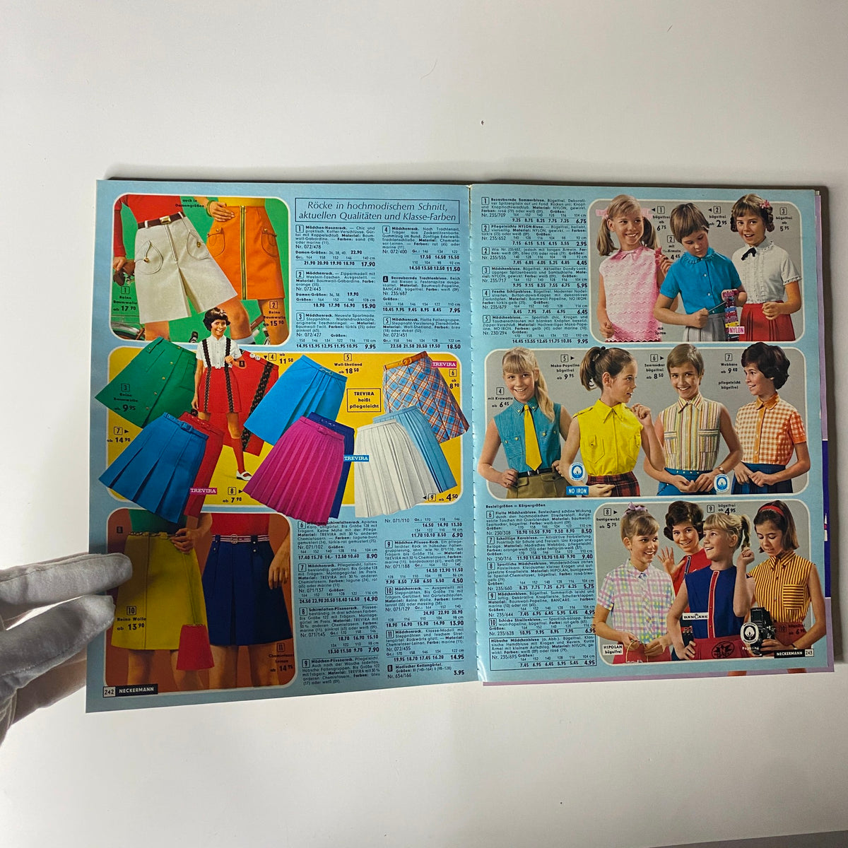 Image from the 1968 Neckermann Sommer Catalog depicting stylish children's clothing, including colorful tops and skirts, illustrating the fashion of the late-1960s.