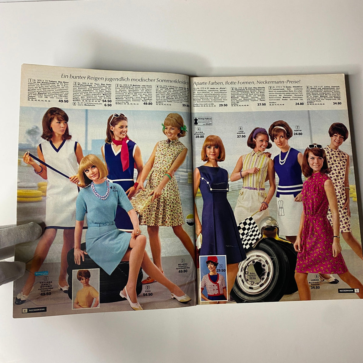 Inside pages of the 1967 Neckermann Sommer Catalog featuring models in various summer dresses, showcasing youthful fashion trends of the late 1960s.