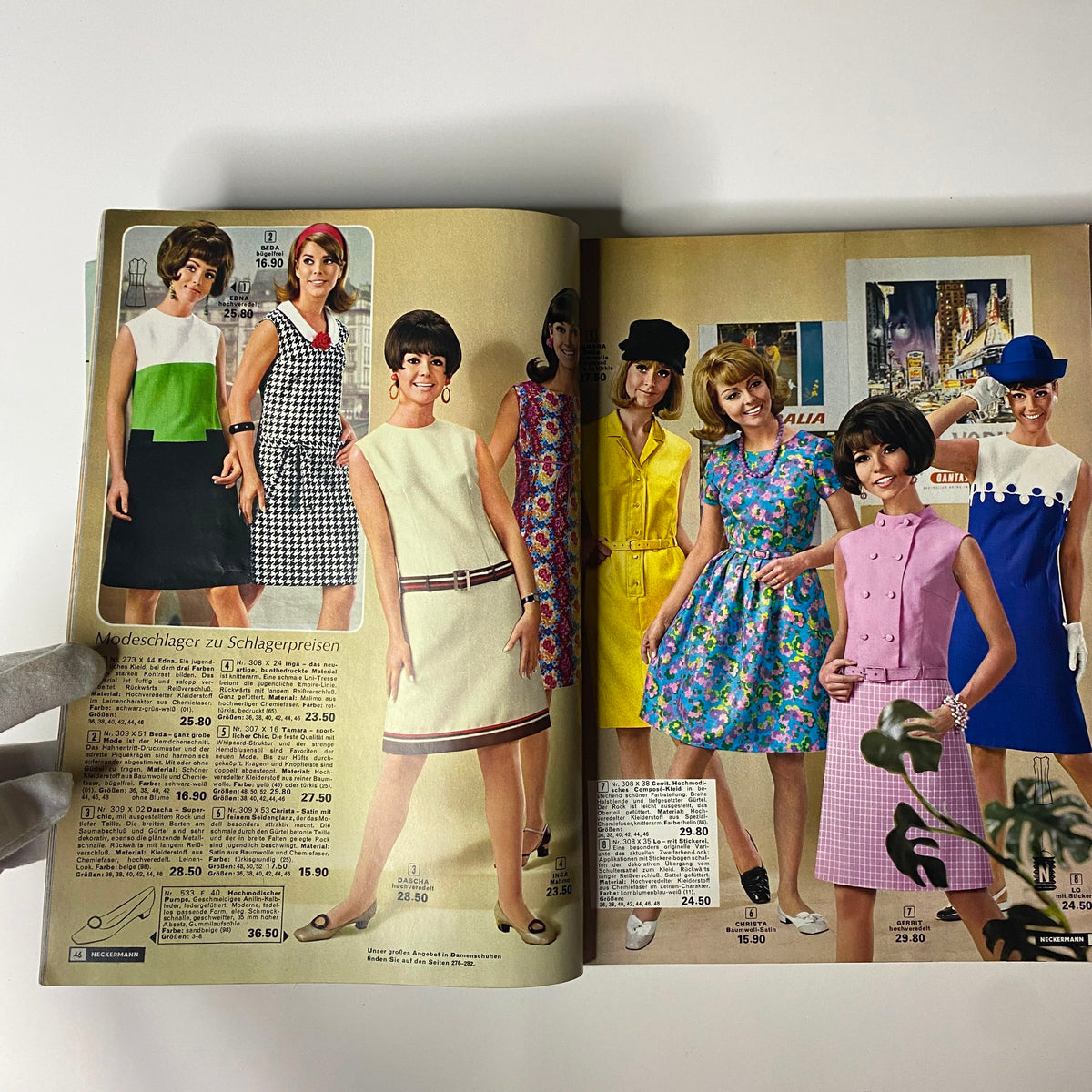Interior layout of the 1967 Neckermann Sommer Catalog featuring models in stylish looks, including dresses and ensembles with prices listed, reflecting 1960s fashion.