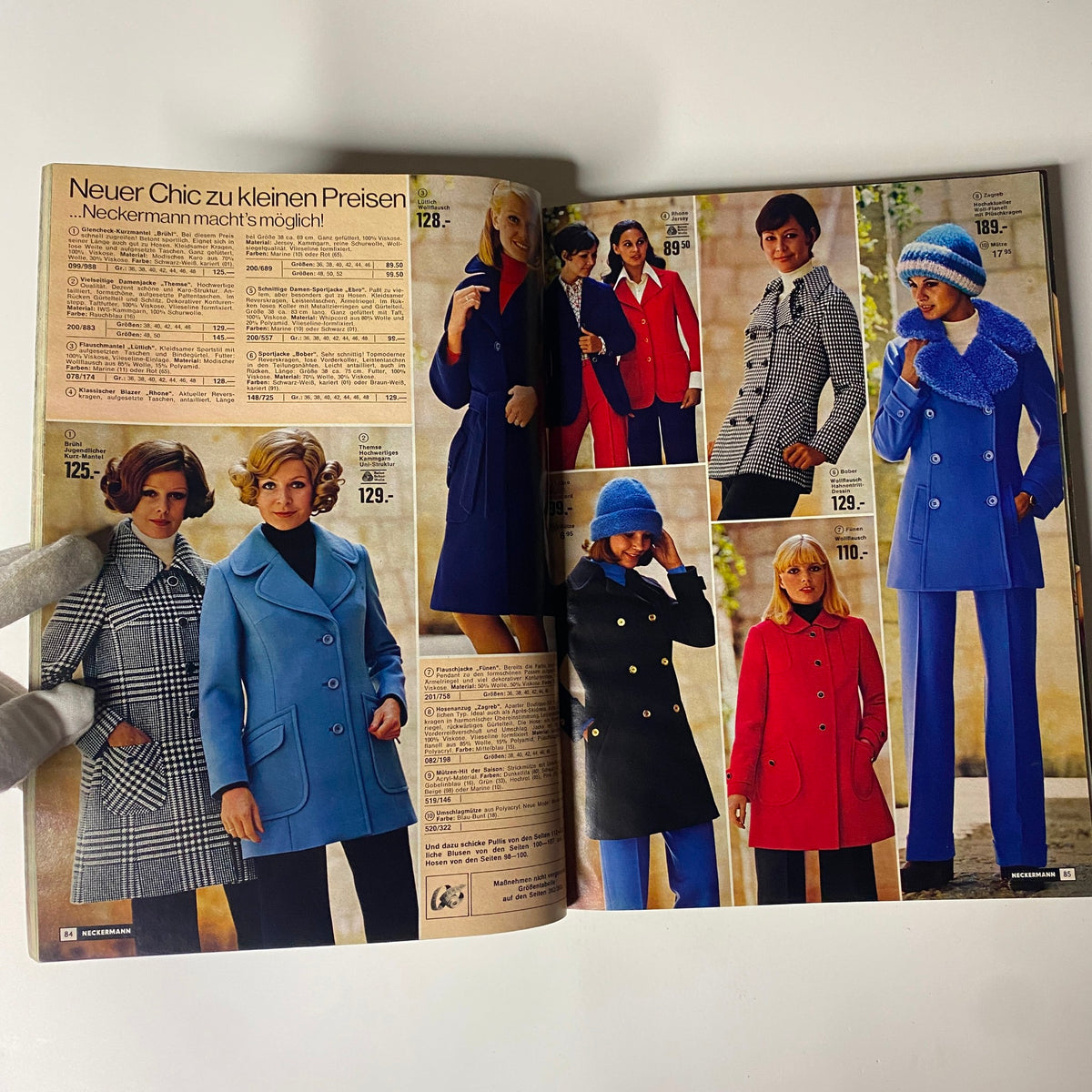 1973-1974 Neckermann Winter Catalog with models exhibiting fashionable outerwear and winter accessories, emphasizing classic 1970s styles.