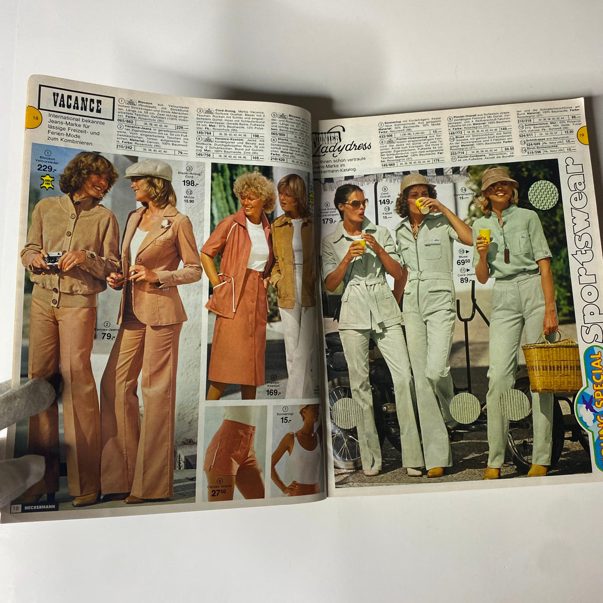 Inside spread of the 1978 August Neckermann Sommer Catalog featuring women in stylish outfits for vacations, presenting a combination of casual and chic summer looks.