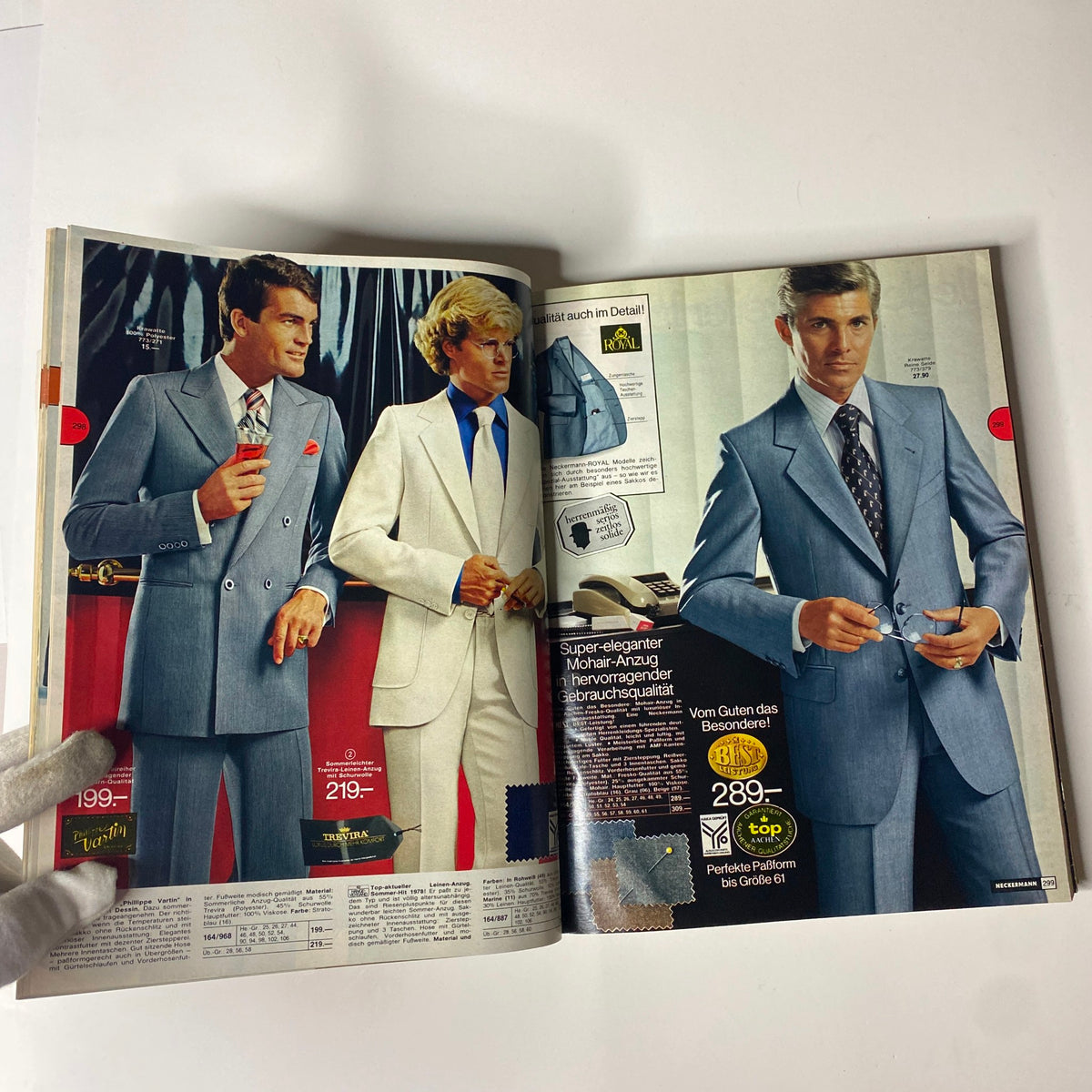 1978 August Neckermann Sommer Catalog showcasing fashionable menswear with two models in stylish suits. The catalog highlights late-1970s fashion trends from Germany.