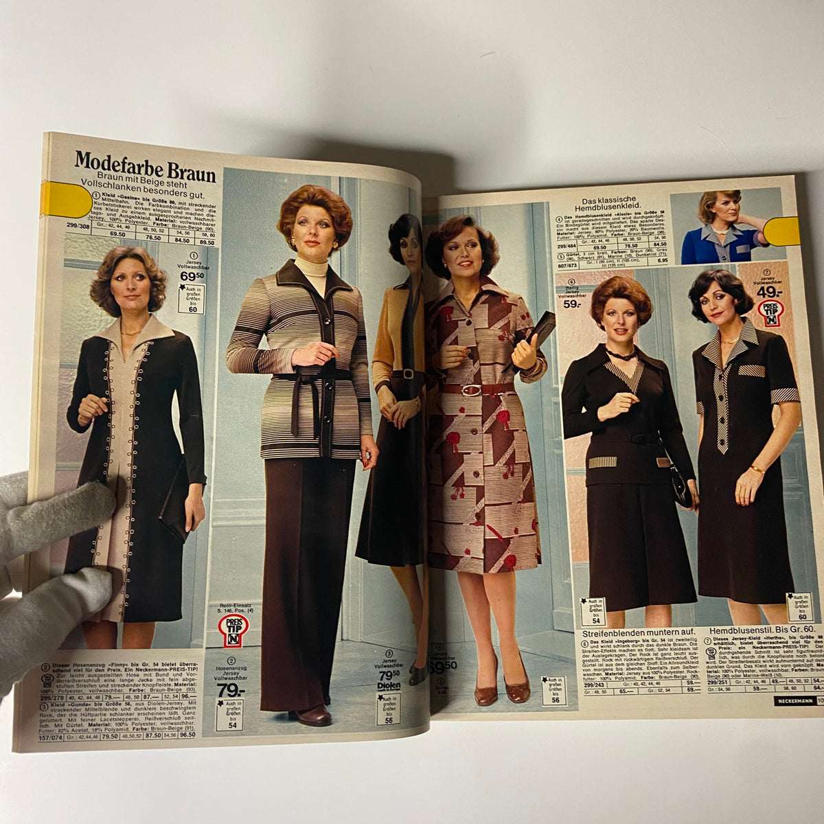 1976-1977 February Neckermann Winter Catalog displaying women in stylish retro outfits, emphasizing fall and winter fashion trends from the mid-1970s.